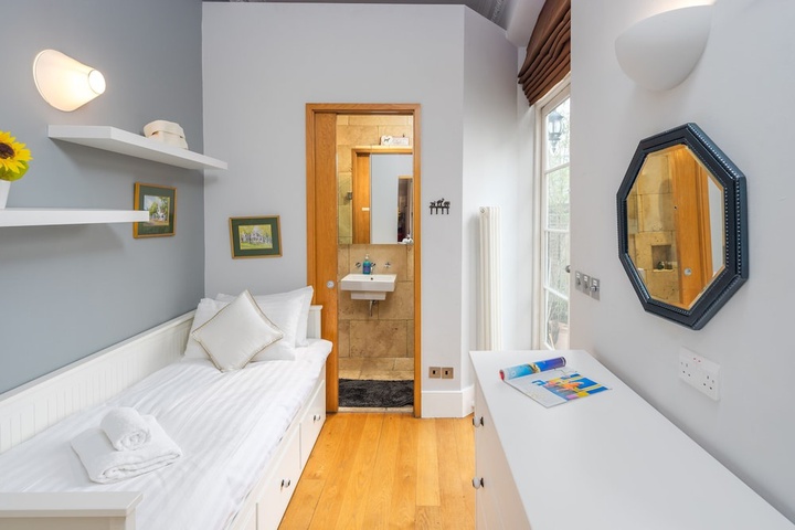Room 2 of 15