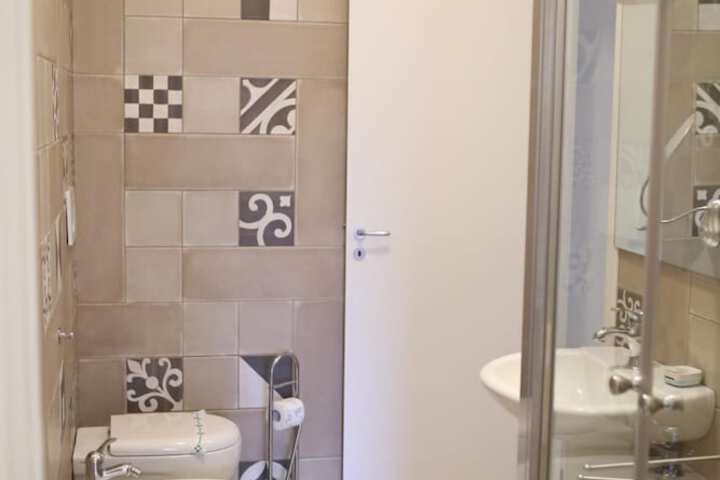 Room 18 of 36