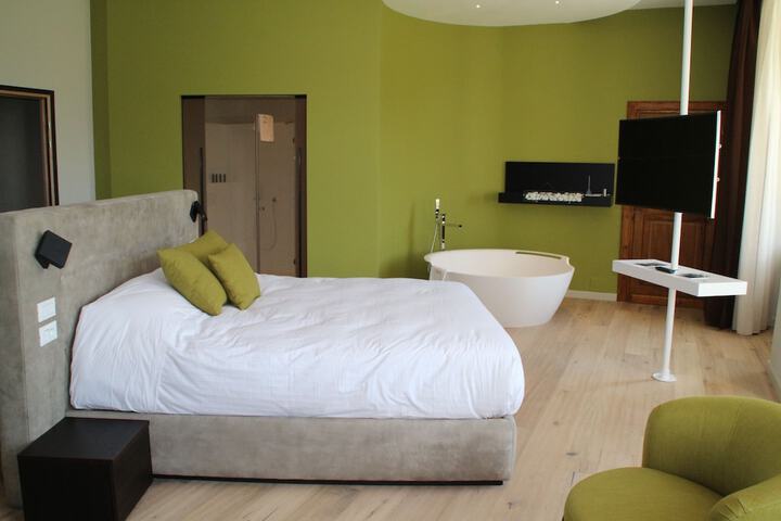 Room 6 of 59