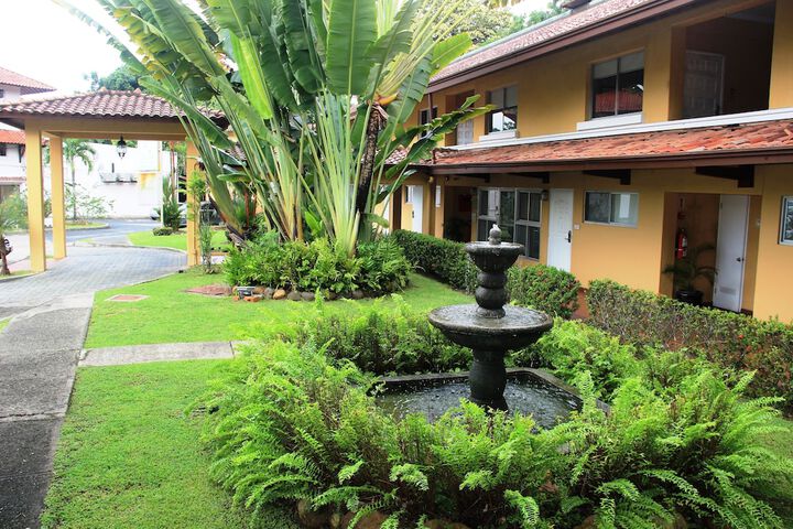 Hotel Exterior 42 of 50