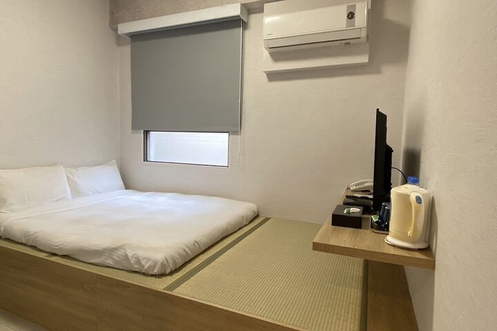 Room 11 of 38