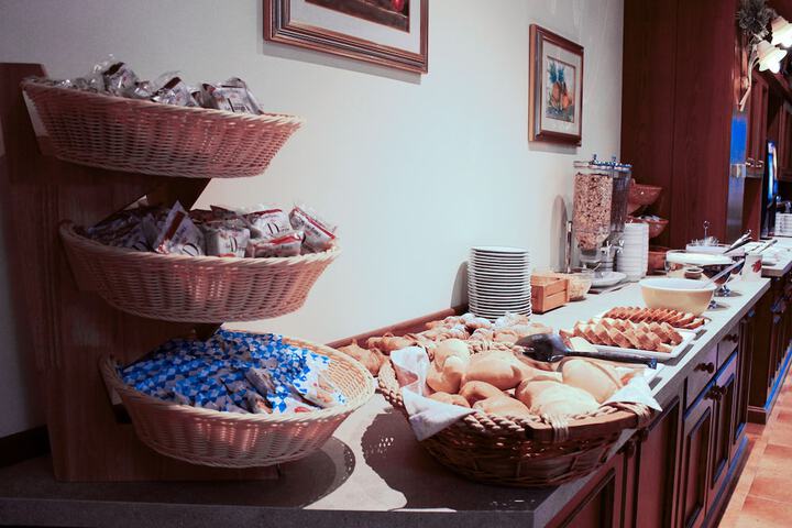 Dining 50 of 64