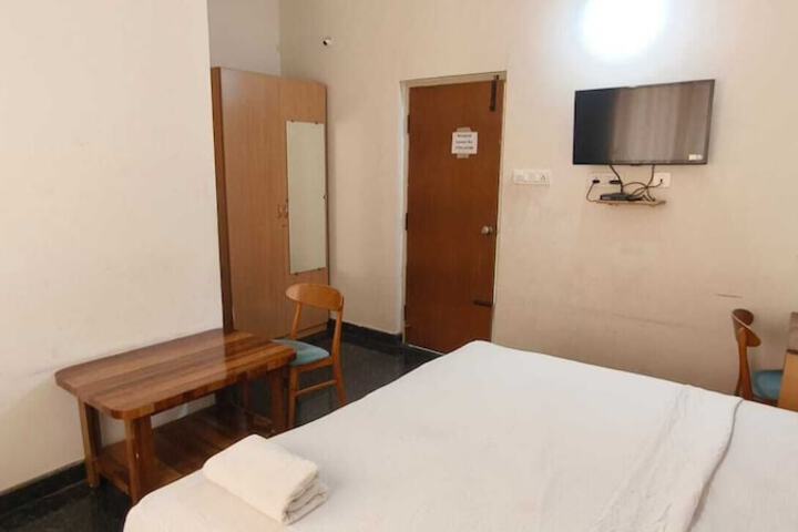 Room 9 of 13