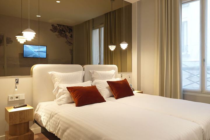 Room 8 of 28