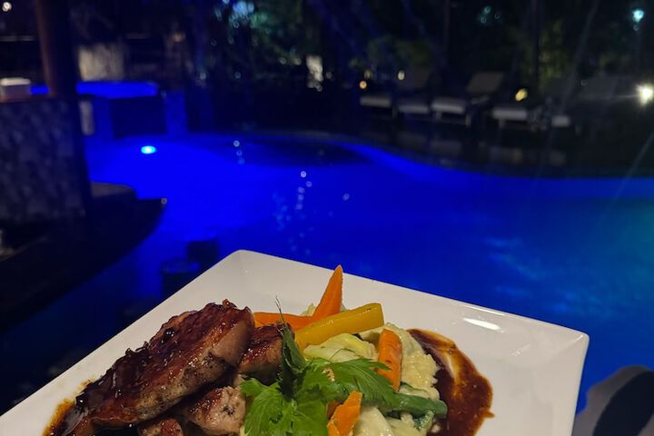 Dining 27 of 33