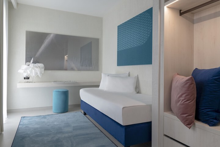 Room 35 of 127