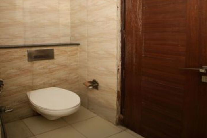 Room 3 of 28