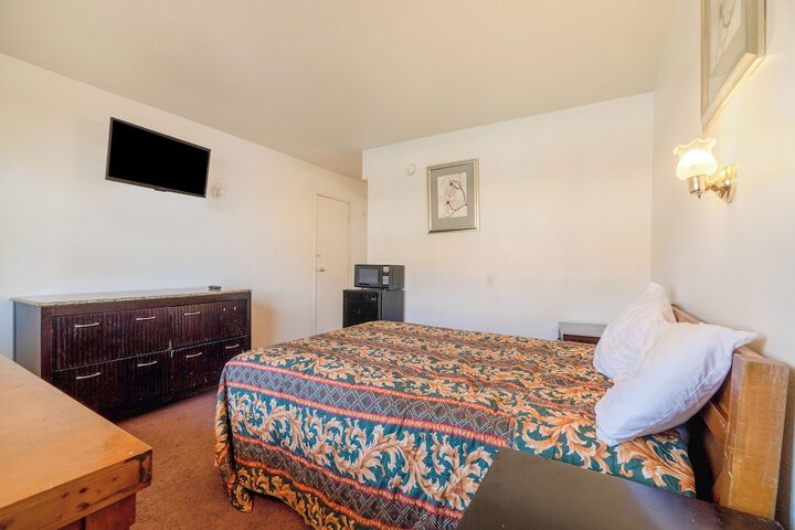 Room 33 of 120