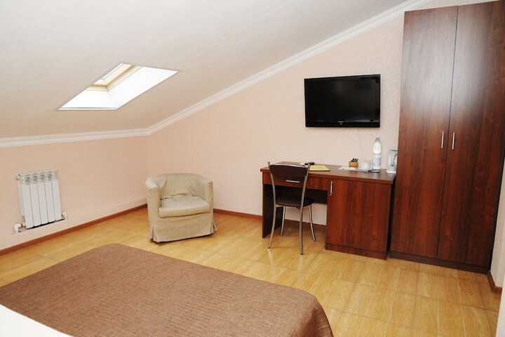 Room 16 of 60