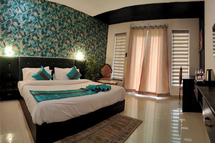 Room 2 of 32