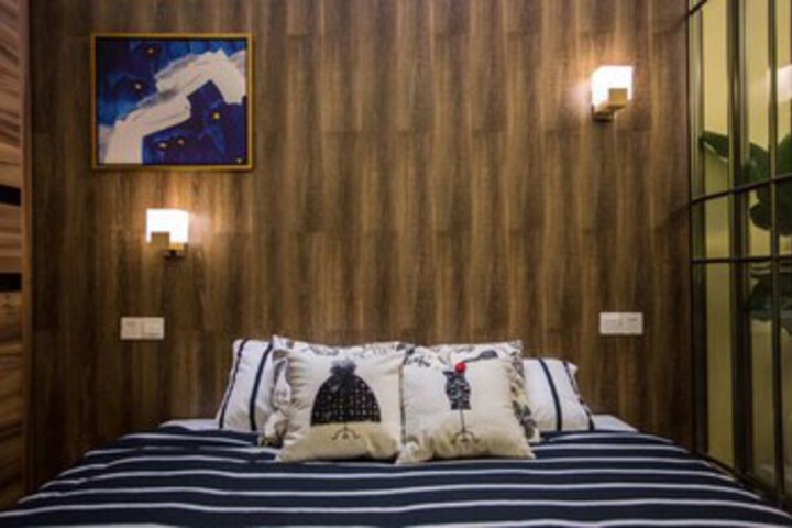 Room 8 of 17