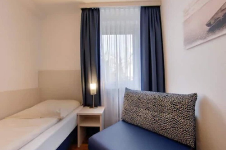 Room 14 of 62