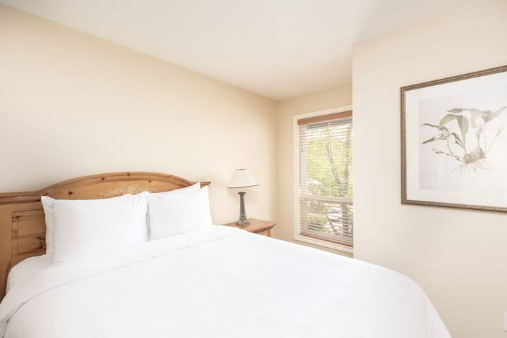 Room 25 of 102