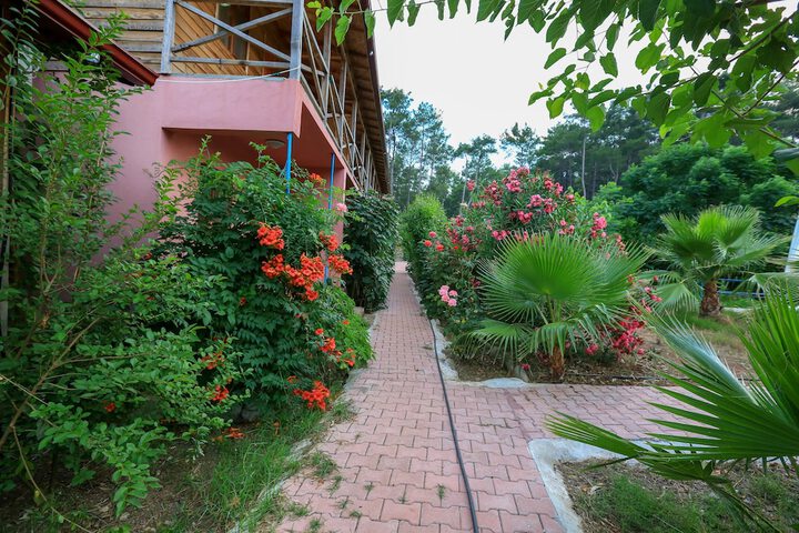 Hotel Exterior 5 of 18