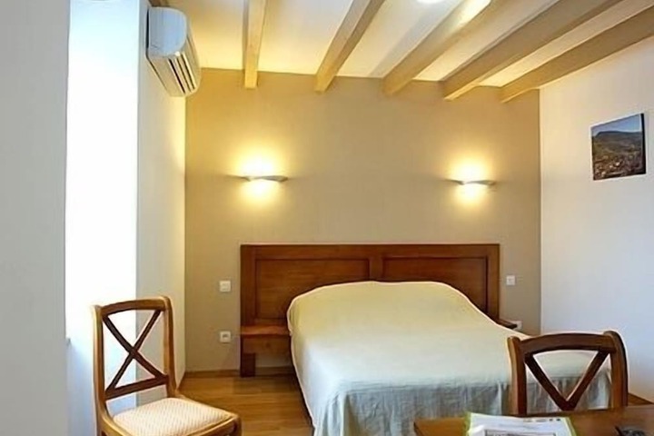 Room 2 of 61