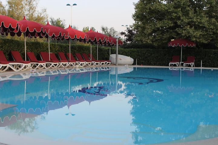 Hotel Pool