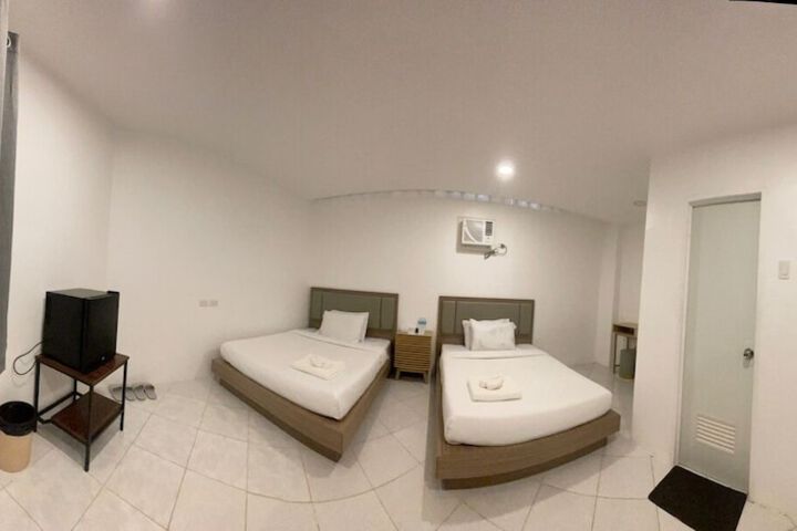 Room 10 of 16