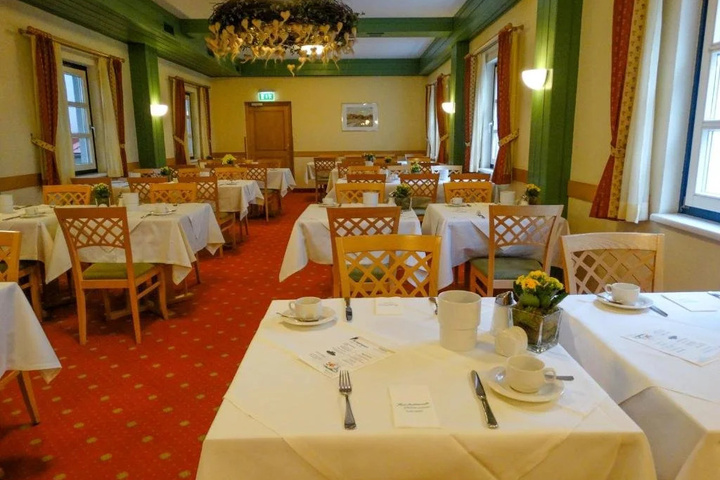 Dining 13 of 22