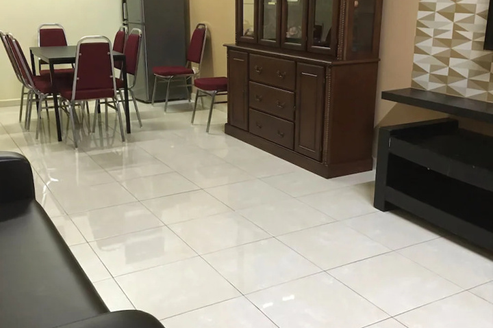 Room 6 of 9