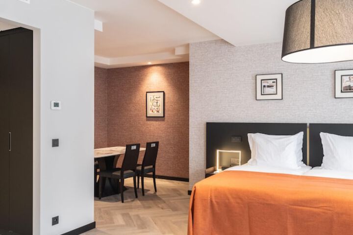 Room 48 of 122