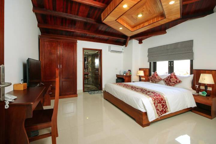 Room 6 of 28