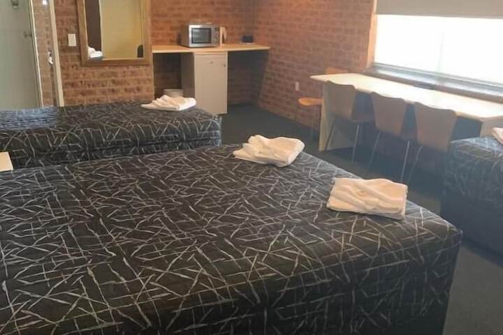 Room 4 of 33