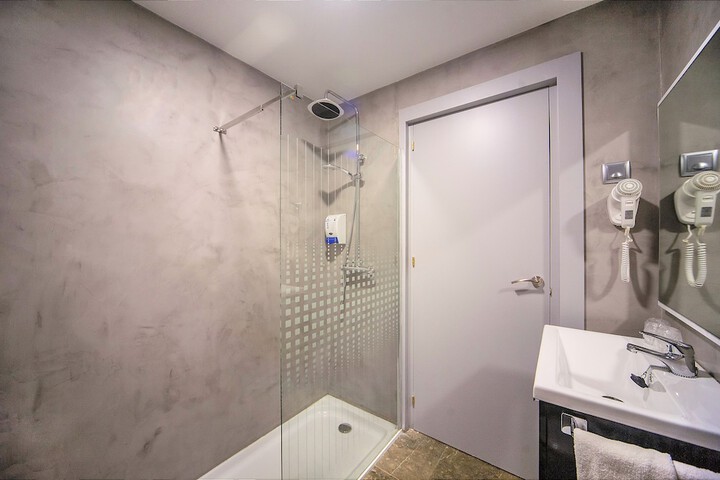 Room 32 of 42