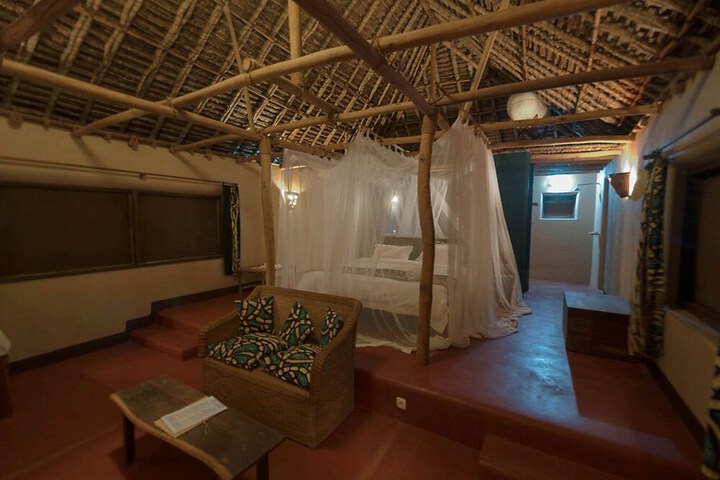 Room 5 of 18