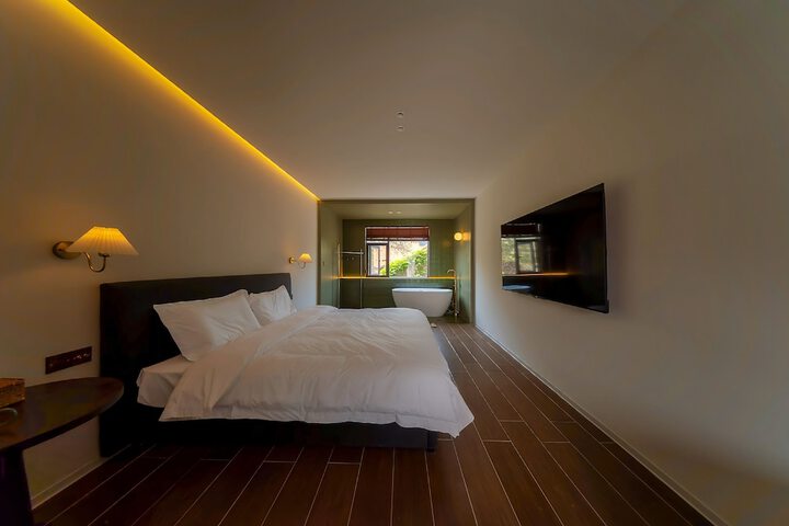 Room 30 of 62