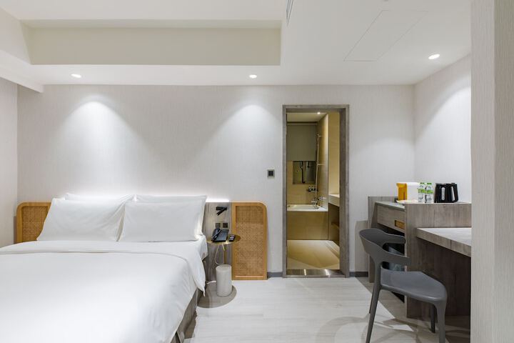 Room 6 of 50