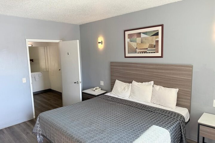 Room 17 of 40