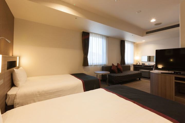 Room 11 of 83