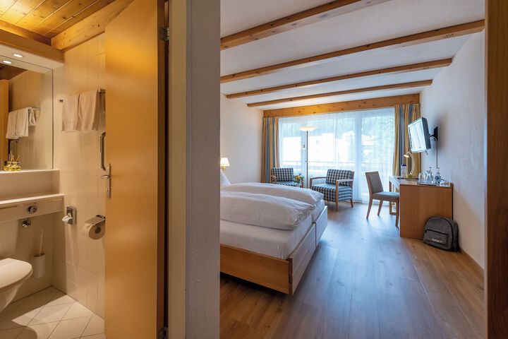 Room 25 of 185