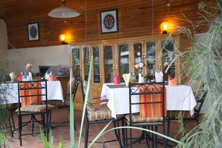 Dining 45 of 76