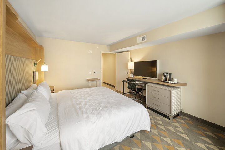 Standard King Bed Accessible (4 of 21)