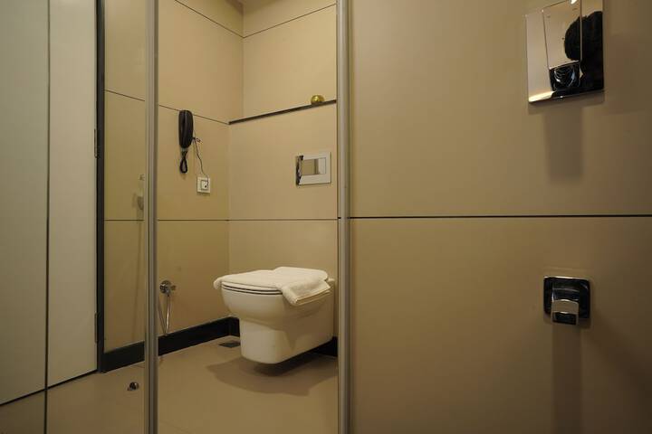 Room 25 of 34