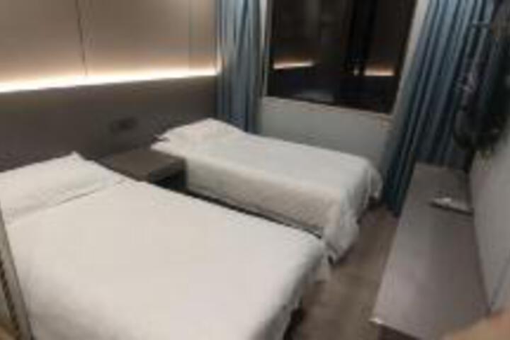 Room 11 of 12