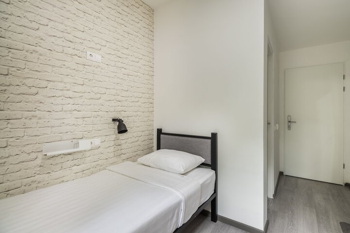 Room 9 of 50