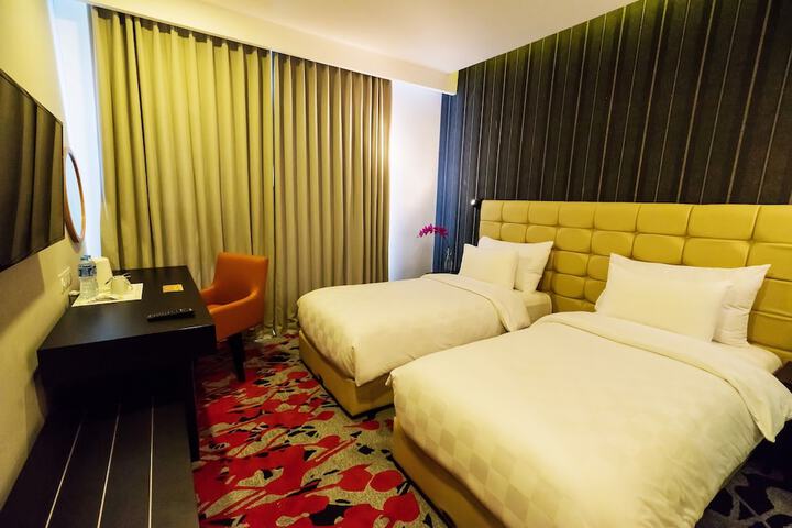Room 5 of 32
