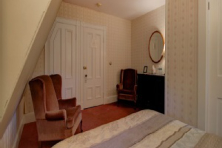 Room 117 of 408