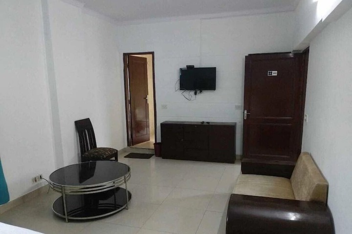Room 12 of 16