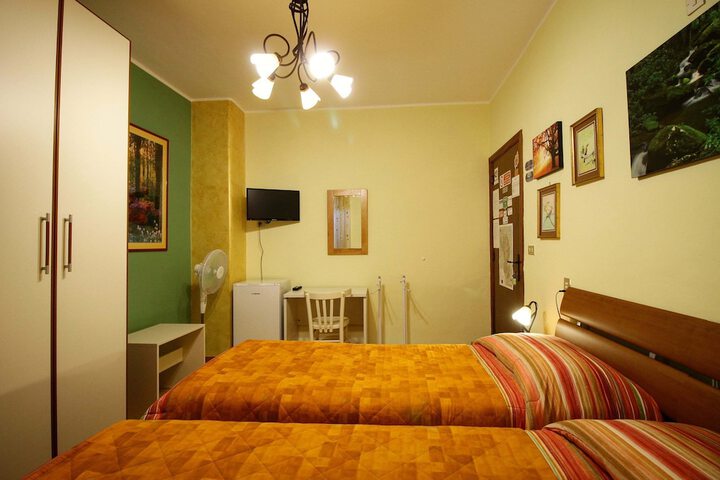 Room 12 of 82