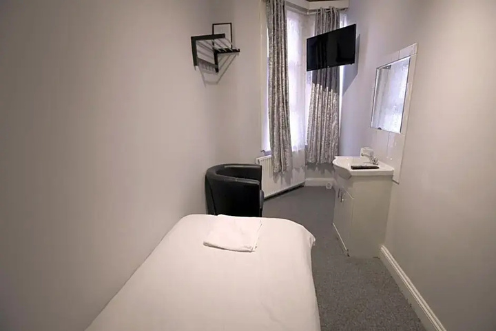 Room 11 of 12