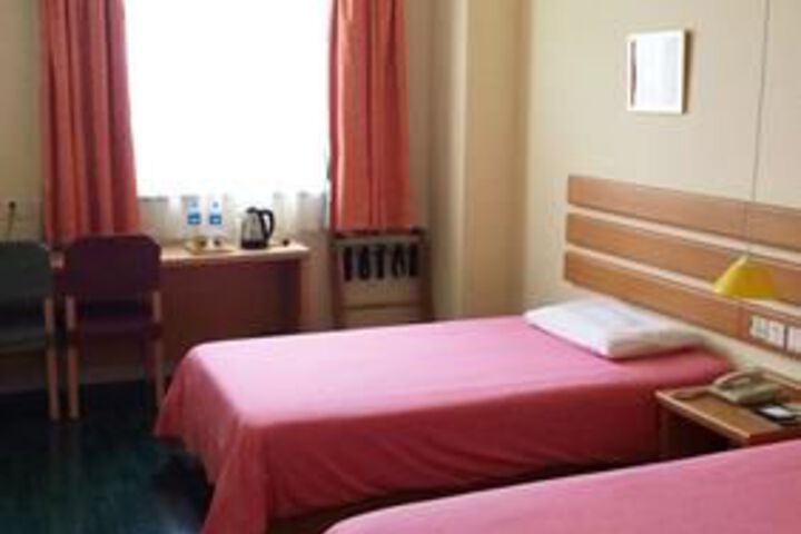Room 16 of 35
