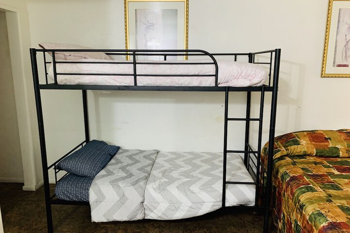 Room 13 of 32