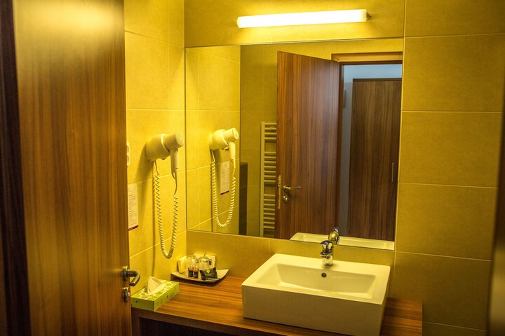 Room 30 of 54