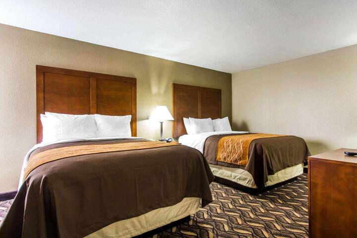 2 Queen Beds (4 of 6)