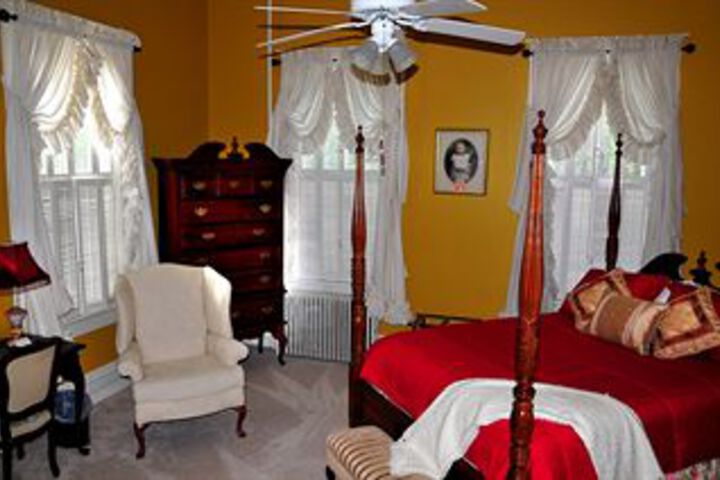 Room 5 of 8