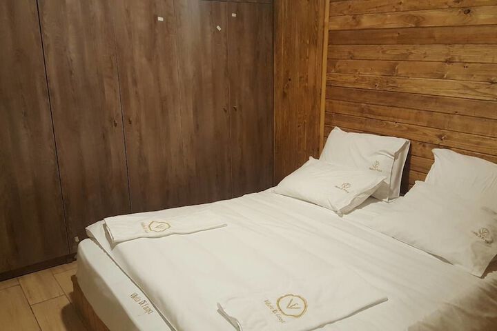 Room 9 of 120