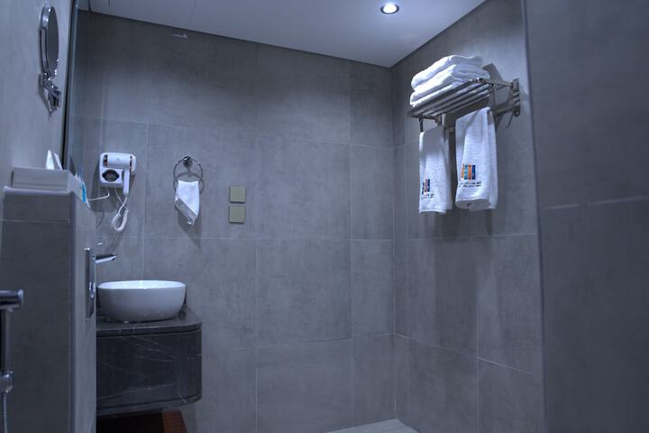 Room 32 of 47